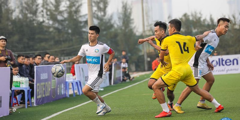 Bóng đá phủi cũng mang tính hài hước nhờ các "nghệ sĩ hài" trên sân cỏ